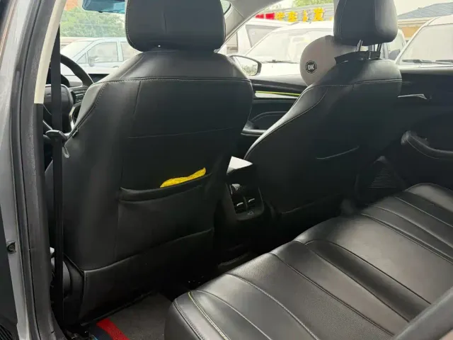 Roewe i5 — Фото автомобиля 9