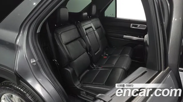Ford Explorer — Фото автомобиля 12
