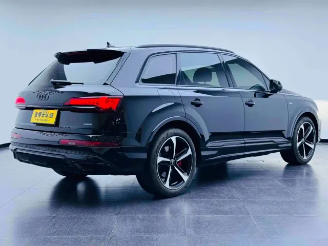 Audi Q7 — Фото автомобиля 4