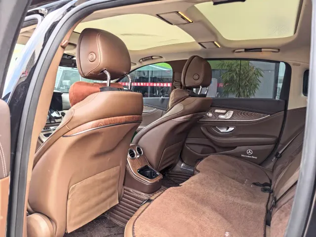 Mercedes-Benz E-Class — Фото автомобиля 9