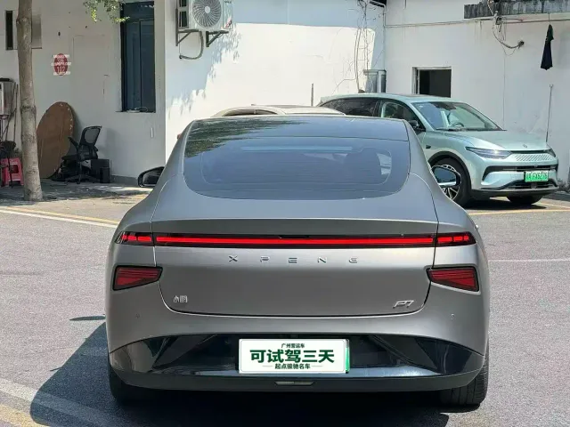 Xpeng P7 — Фото автомобиля 8