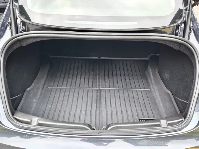 Tesla Model 3 — Фото автомобиля 20