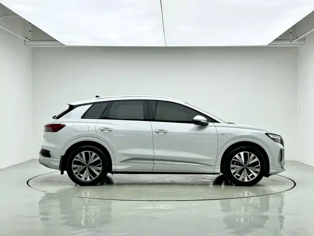 Audi Q4 e-tron — Фото автомобиля 8