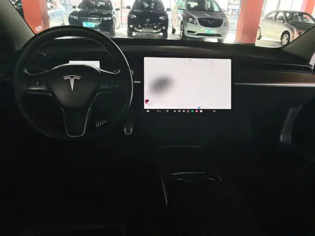Tesla Model 3 — Фото автомобиля 7