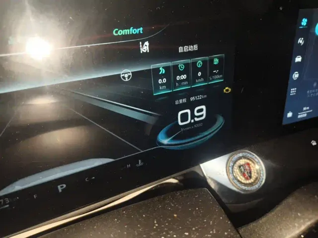 Roewe RX5 Max — Фото автомобиля 4