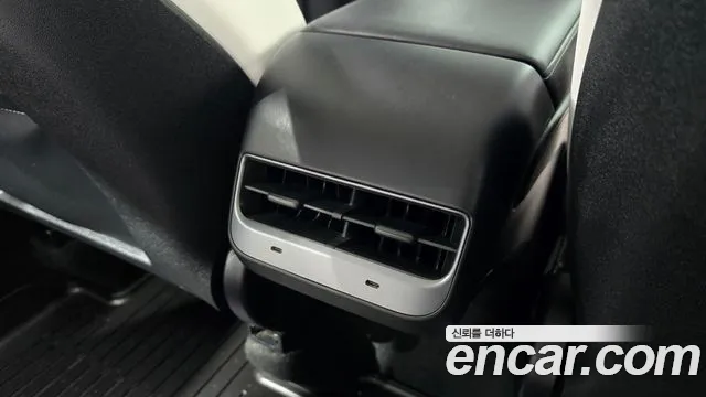 Tesla Model Y — Фото автомобиля 24