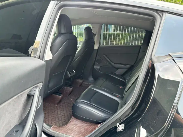 Tesla Model Y — Фото автомобиля 9
