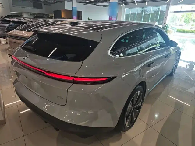 Nio ET5 Touring — Фото автомобиля 6