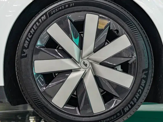 Li Auto i6 — Фото автомобиля 7