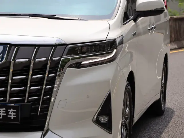 Toyota Alphard — Фото автомобиля 9