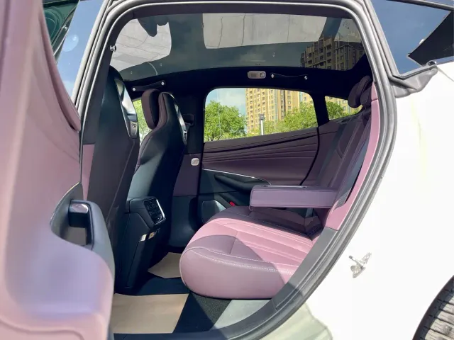 Xiaomi SU7 — Фото автомобиля 11