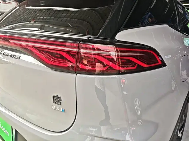 BYD Tang — Фото автомобиля 7