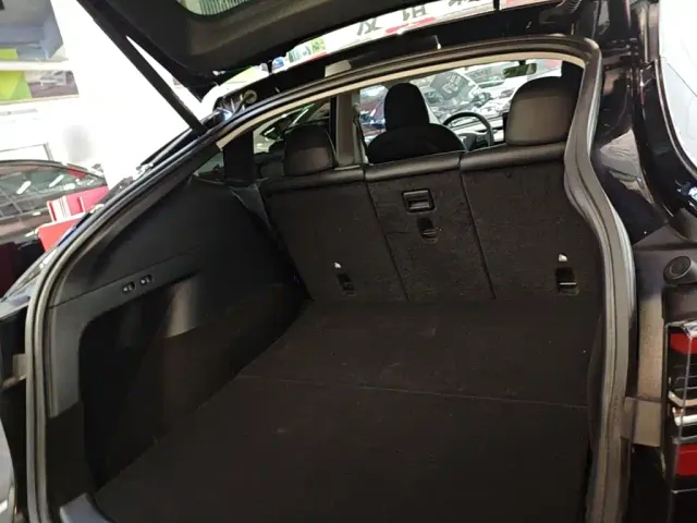 Tesla Model Y — Фото автомобиля 18
