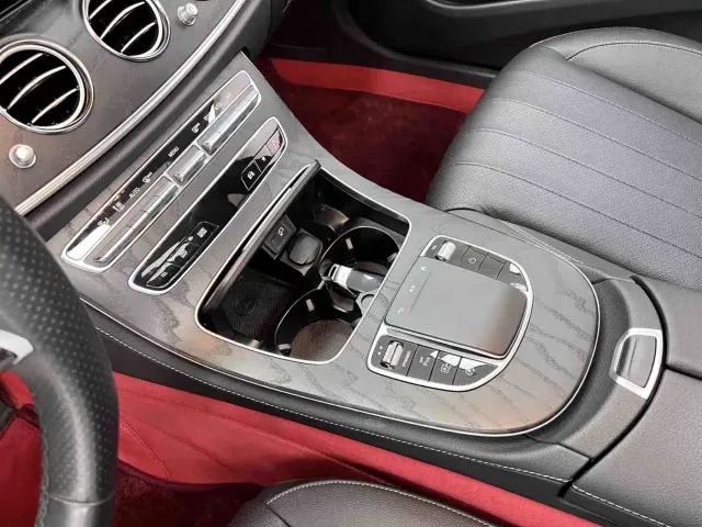 Mercedes-Benz E-Class — Фото автомобиля 20