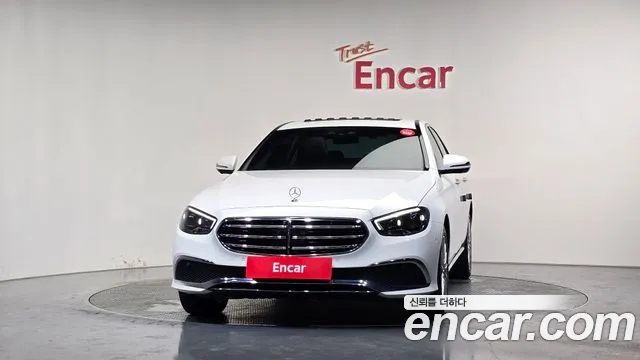 Mercedes-Benz E-Class — Фото автомобиля 2
