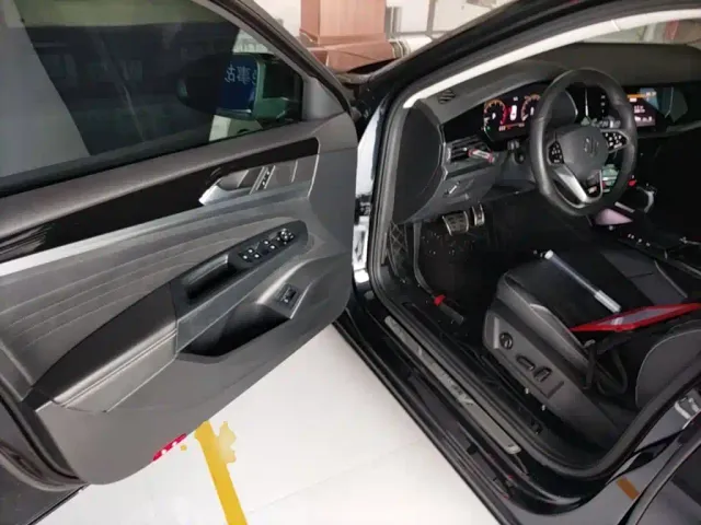 Volkswagen Passat — Фото автомобиля 15