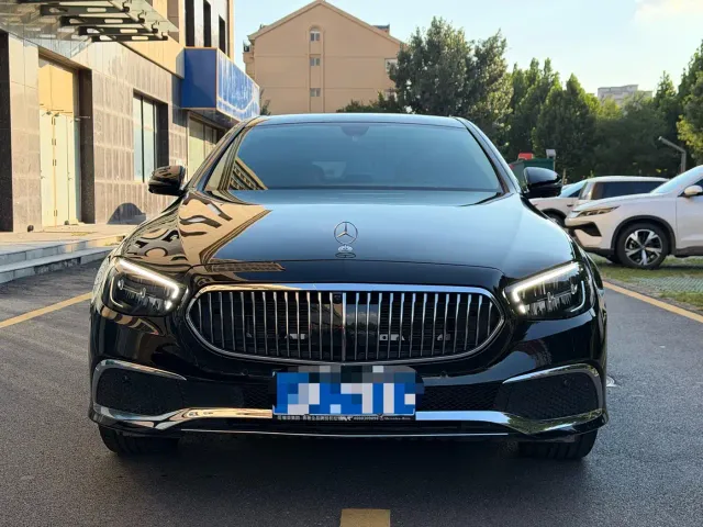Mercedes-Benz E-Class — Фото автомобиля 2