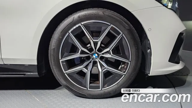 BMW 5 Series G60 — Фото автомобиля 21