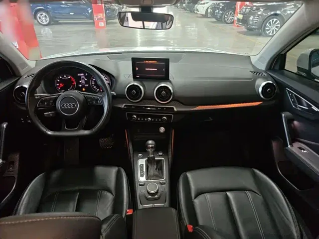 Audi Q2L — Фото автомобиля 9