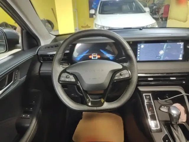 Roewe i5 — Фото автомобиля 10