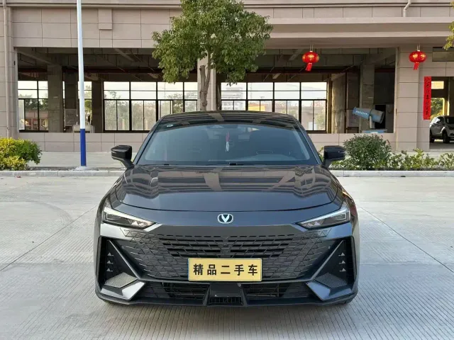 Changan Changan UNI-V 2024 1.5T Deluxe — Фото автомобиля 2