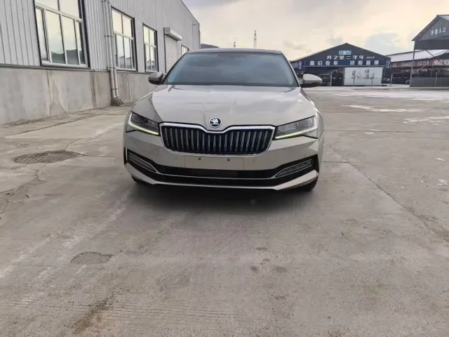 Skoda Superb — Фото автомобиля 2
