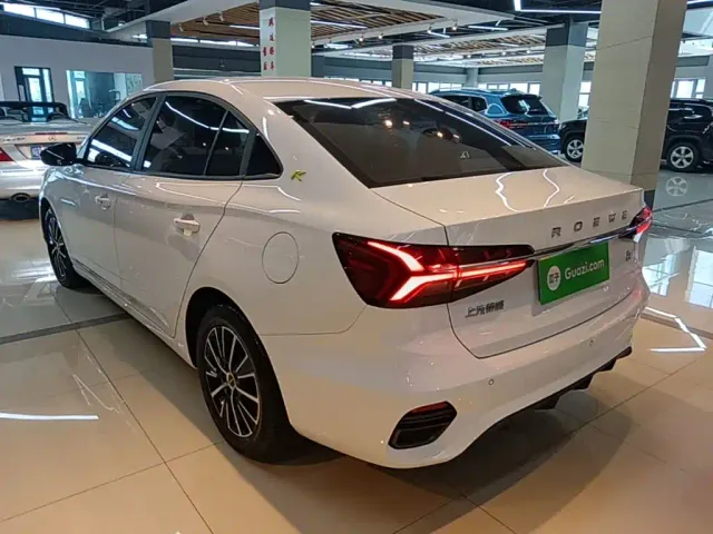 Roewe i5 — Фото автомобиля 4