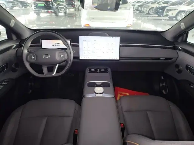 Changan Qiyuan A06 — Фото автомобиля 9