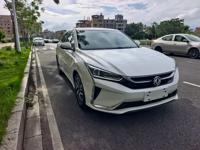 Dongfeng Yixuan — Фото автомобиля 3