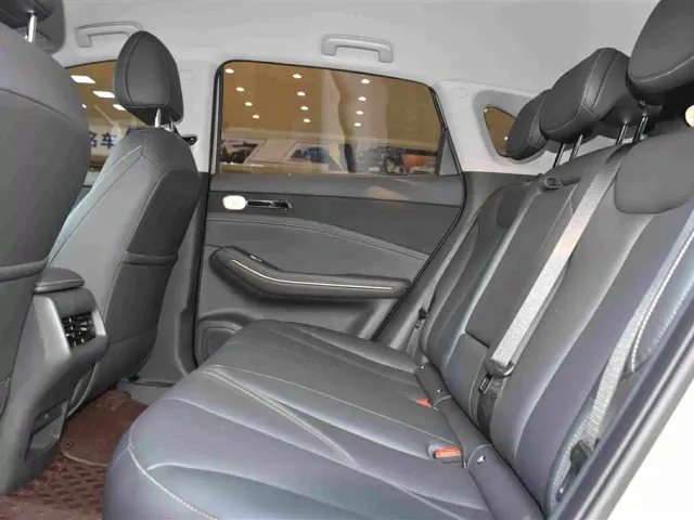 Baojun E6 — Фото автомобиля 9