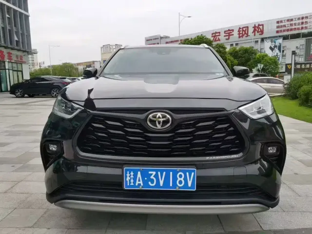 Toyota Highlander — Фото автомобиля 3