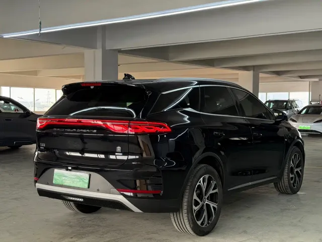 BYD Tang — Фото автомобиля 15