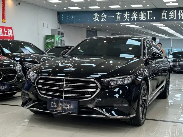 Mercedes-Benz E-Class — Фото автомобиля 3