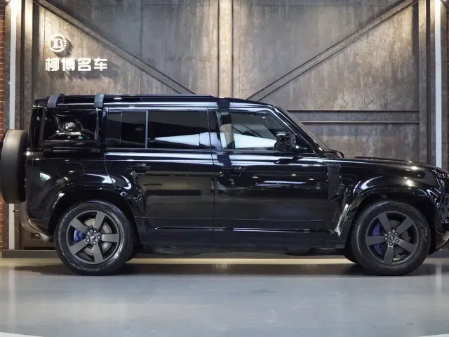 Land Rover Defender — Фото автомобиля 20