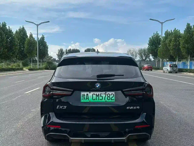 BMW iX3 — Фото автомобиля 7