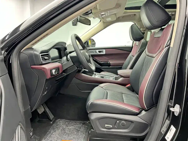Ford Explorer — Фото автомобиля 14