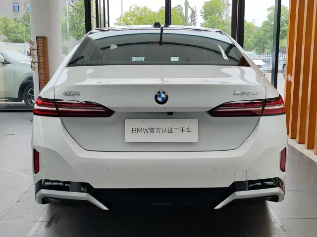 BMW 5 Series — Фото автомобиля 6