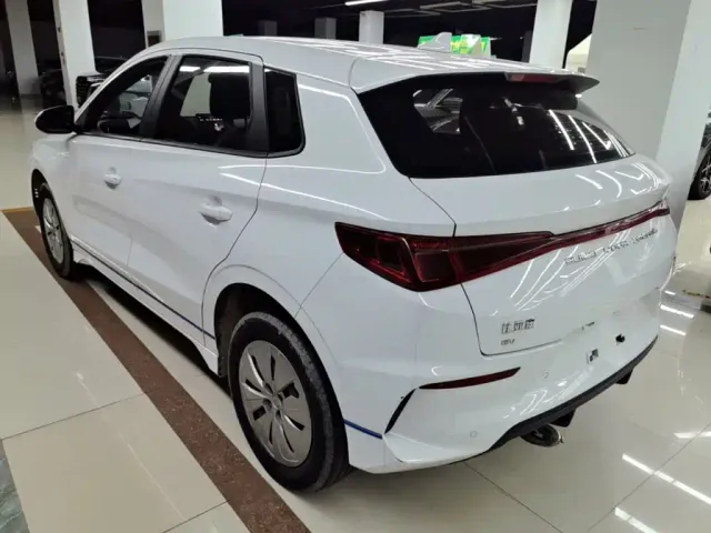 BYD e2 — Фото автомобиля 4