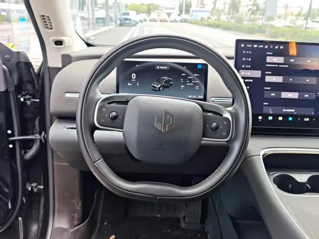 Leapmotor C11 — Фото автомобиля 6