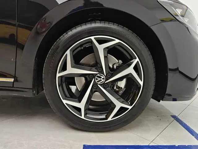 Volkswagen Passat — Фото автомобиля 6
