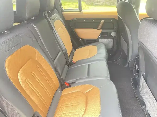 Land Rover Defender — Фото автомобиля 17
