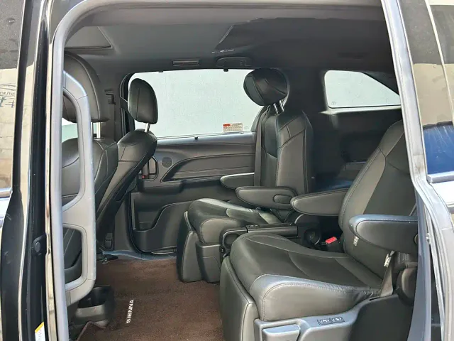 Toyota Sienna — Фото автомобиля 6