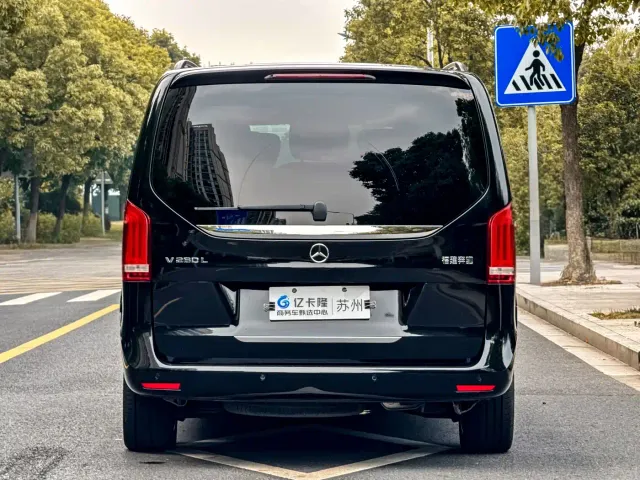 Mercedes-Benz V-Class — Фото автомобиля 30