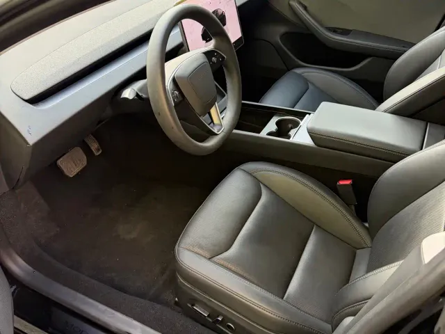Tesla Model 3 — Фото автомобиля 7