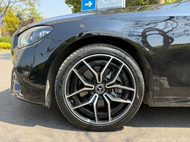 Mercedes-Benz E-Class — Фото автомобиля 20