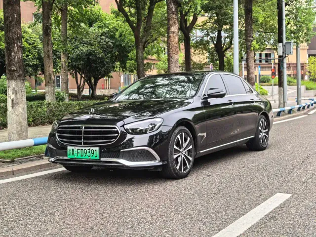 Фотография автомобиля — Mercedes-Benz E-Class