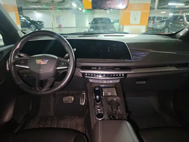 Cadillac XT4 — Фото автомобиля 12