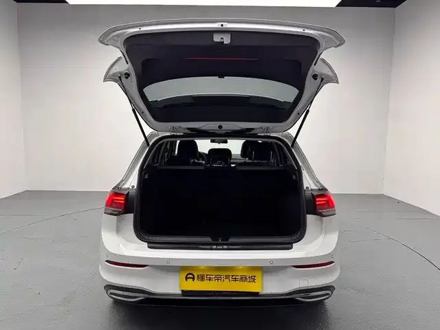 Volkswagen Golf — Фото автомобиля 17