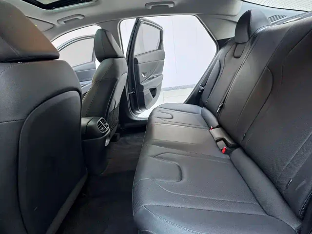 Hyundai Elantra — Фото автомобиля 15