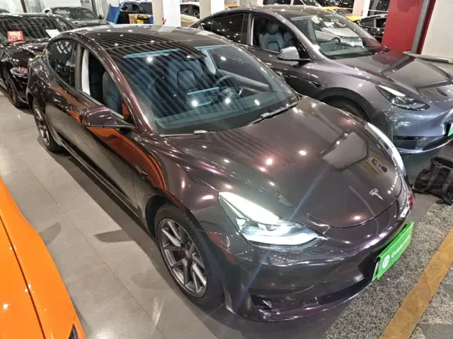 Tesla Model 3 — Фото автомобиля 3